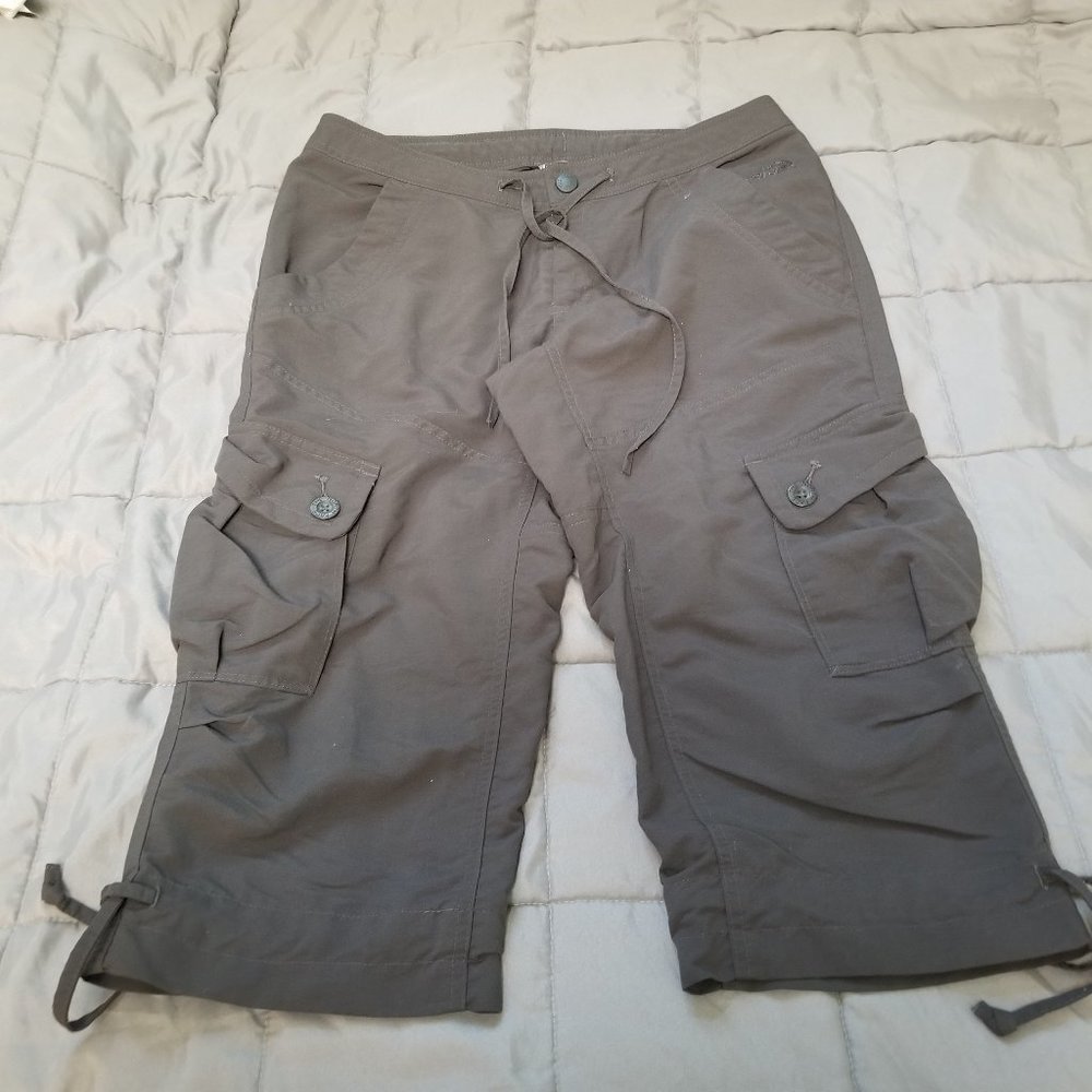 The North Face Hiking Cargo Capri Women's Size 6 Dark Gray 100% Nylon Like new